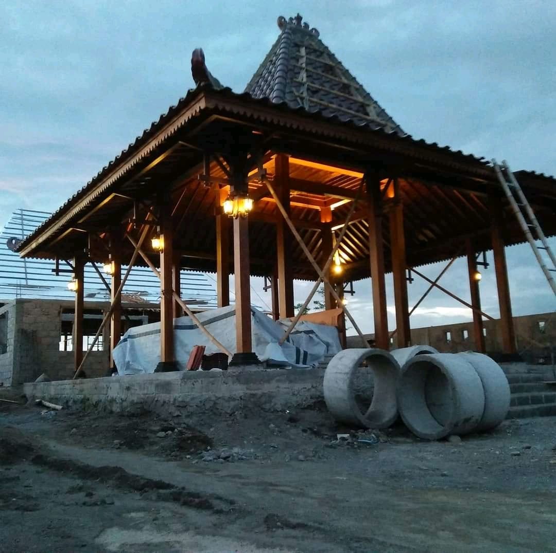 Pembuatan Joglo Kayu Jati
