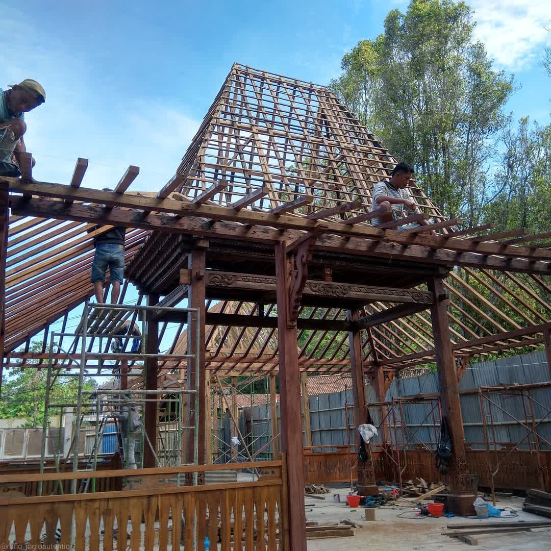 Pembuatan Pendapa Kayu Jati